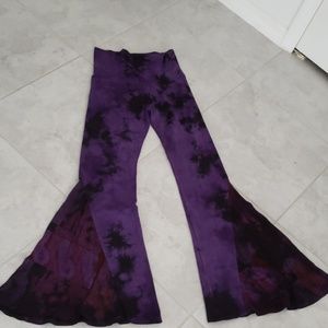 T party purple tie dye bell bottom yogapants